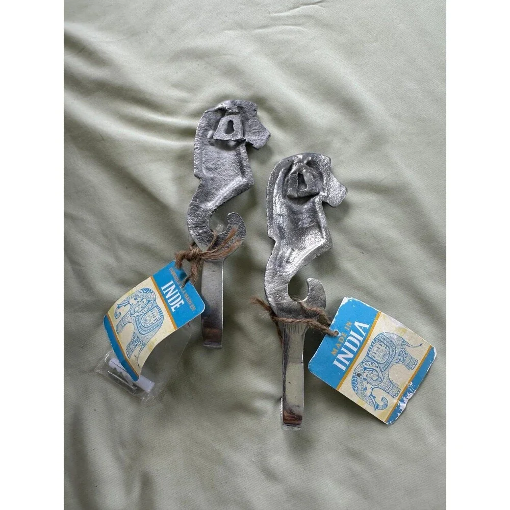 NWT Pair Cast Aluminum 3 Dimensional Art Textured Seahorse Decor Wall Hooks